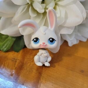 Littlest Pet Shop LPS #49 Bunny Rabbit White Blue Eyes 2004
